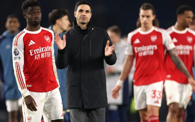 أرسنال يثير جدلاً واسعاً في الدوري الإنجليزي بسبب أسلوب “كرة الإرهاب” الدفاعي